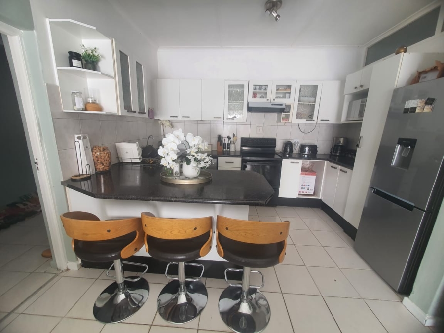To Let 3 Bedroom Property for Rent in Dorchester Heights Eastern Cape